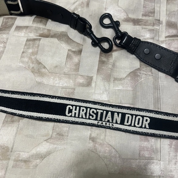 Fashion Ultra Matte Saddle Handbag - Picture 9 of 10